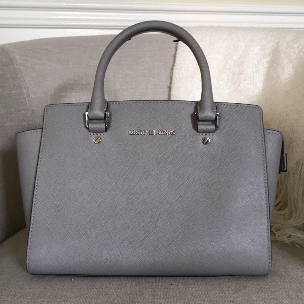 Michael Kors handpurse gray